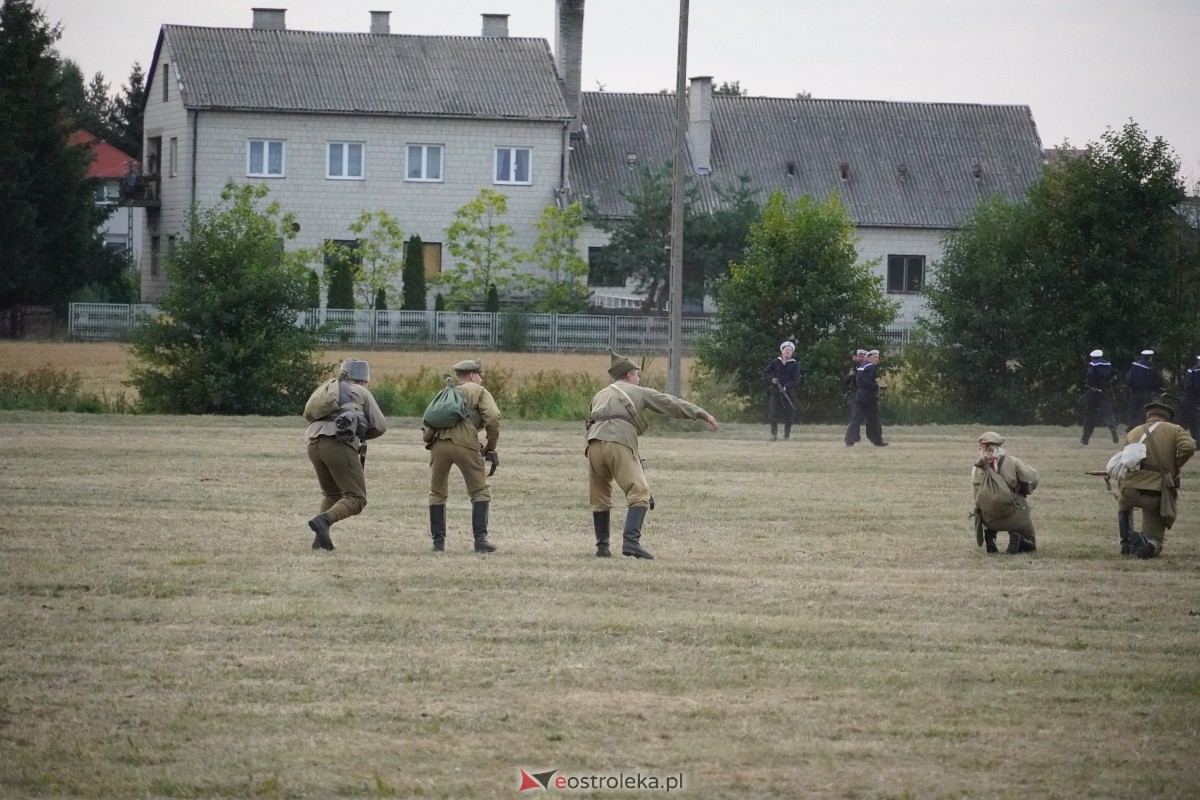 Rekonstrukcja historyczna Bolszewika goń! w Rzekuniu [17.08.2024] - zdjęcie #65 - eOstroleka.pl