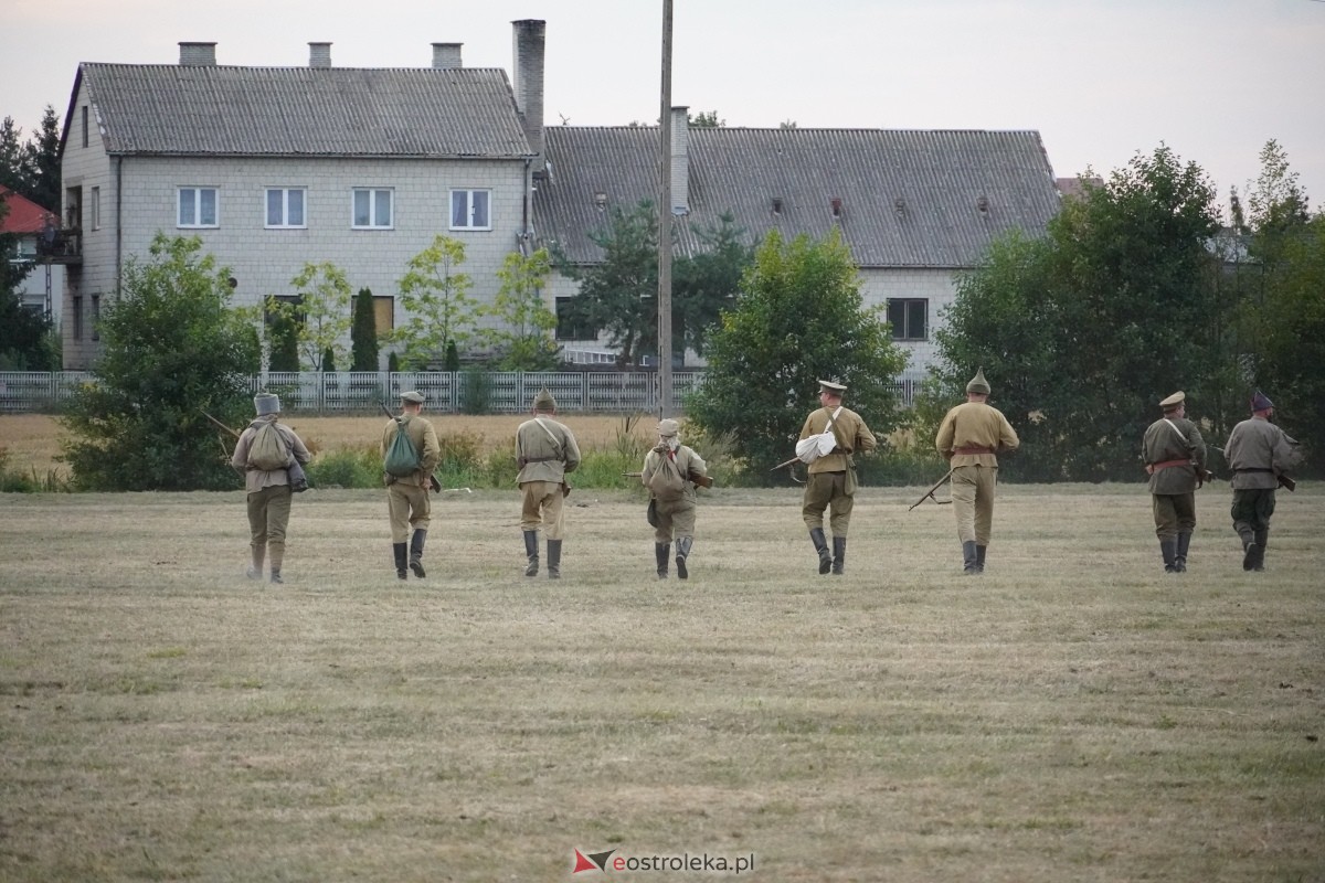 Rekonstrukcja historyczna Bolszewika goń! w Rzekuniu [17.08.2024] - zdjęcie #121 - eOstroleka.pl