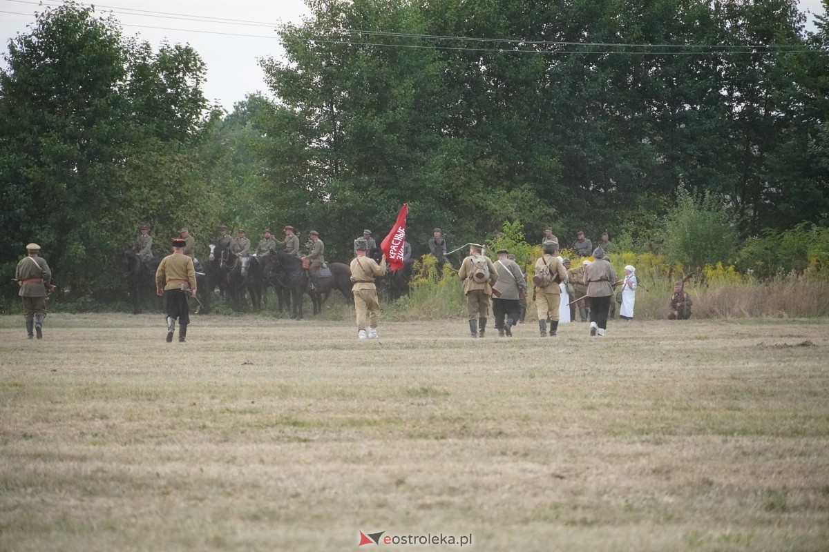 Rekonstrukcja historyczna Bolszewika goń! w Rzekuniu [17.08.2024] - zdjęcie #111 - eOstroleka.pl