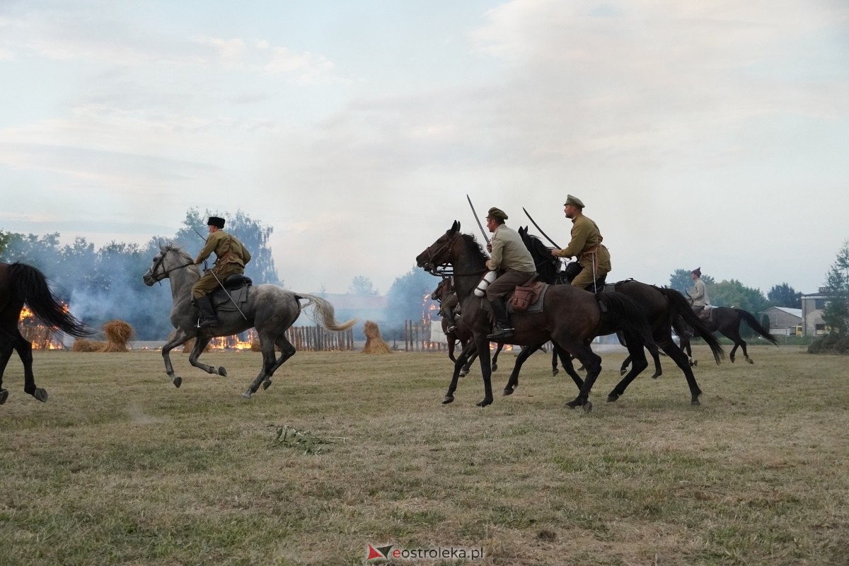 Rekonstrukcja historyczna Bolszewika goń! w Rzekuniu [17.08.2024] - zdjęcie #83 - eOstroleka.pl