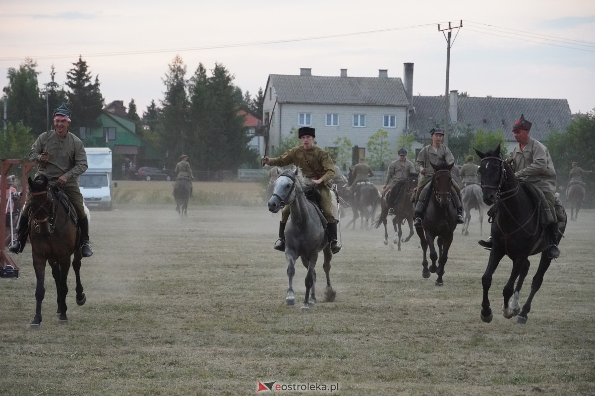 Rekonstrukcja historyczna Bolszewika goń! w Rzekuniu [17.08.2024] - zdjęcie #37 - eOstroleka.pl