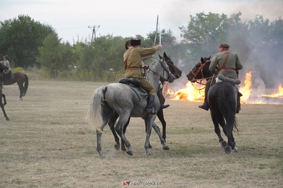 Rekonstrukcja historyczna Bolszewika goń! w Rzekuniu [17.08.2024] - zdjęcie #10 - eOstroleka.pl