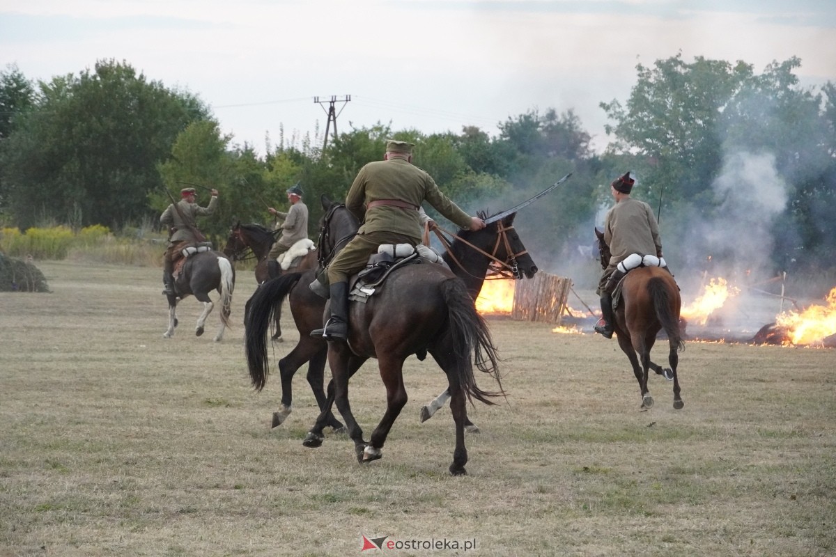 Rekonstrukcja historyczna Bolszewika goń! w Rzekuniu [17.08.2024] - zdjęcie #36 - eOstroleka.pl