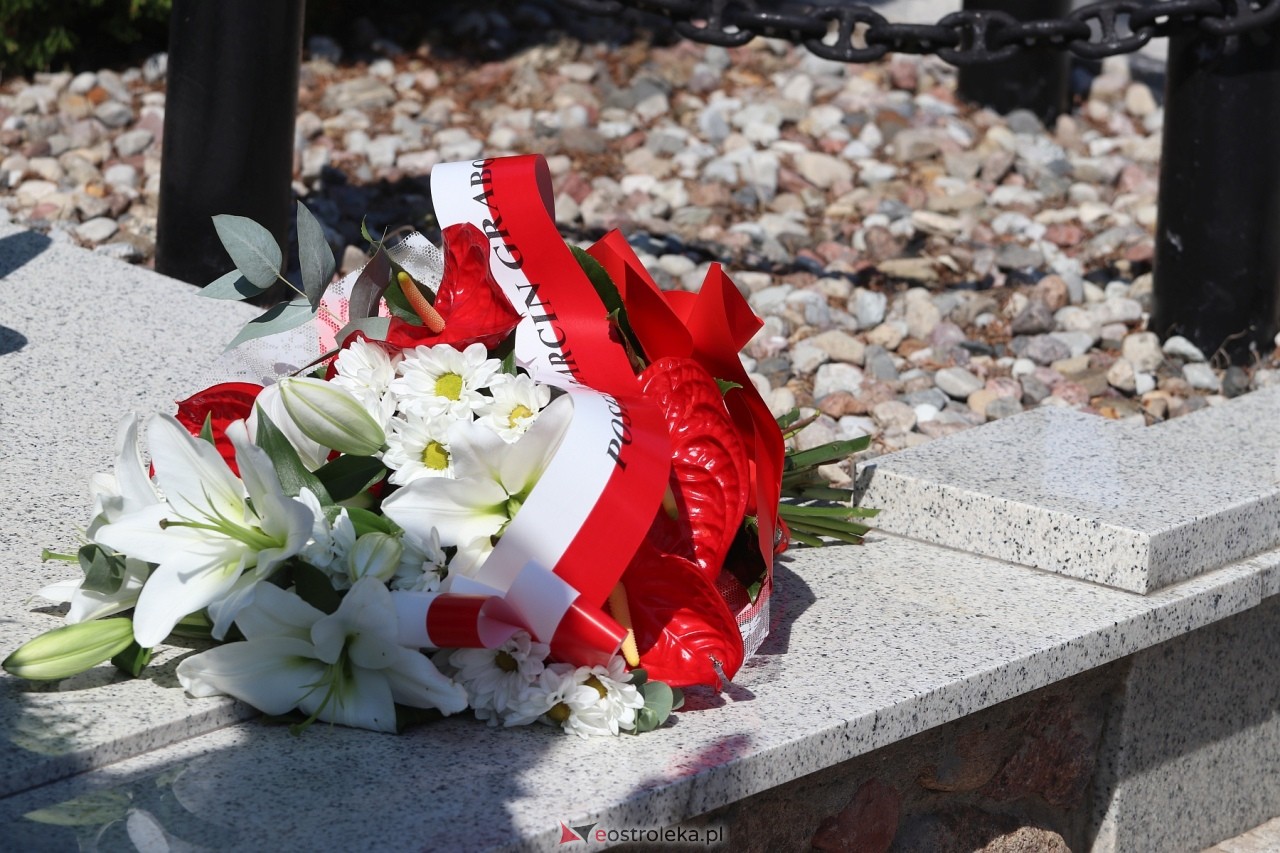 Uroczystości w hołdzie marynarzom i ułanom poległym na ziemi rzekuńskiej [18.08.2024] - zdjęcie #31 - eOstroleka.pl
