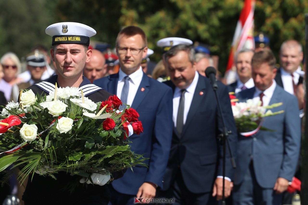 Uroczystości w hołdzie marynarzom i ułanom poległym na ziemi rzekuńskiej [18.08.2024] - zdjęcie #29 - eOstroleka.pl