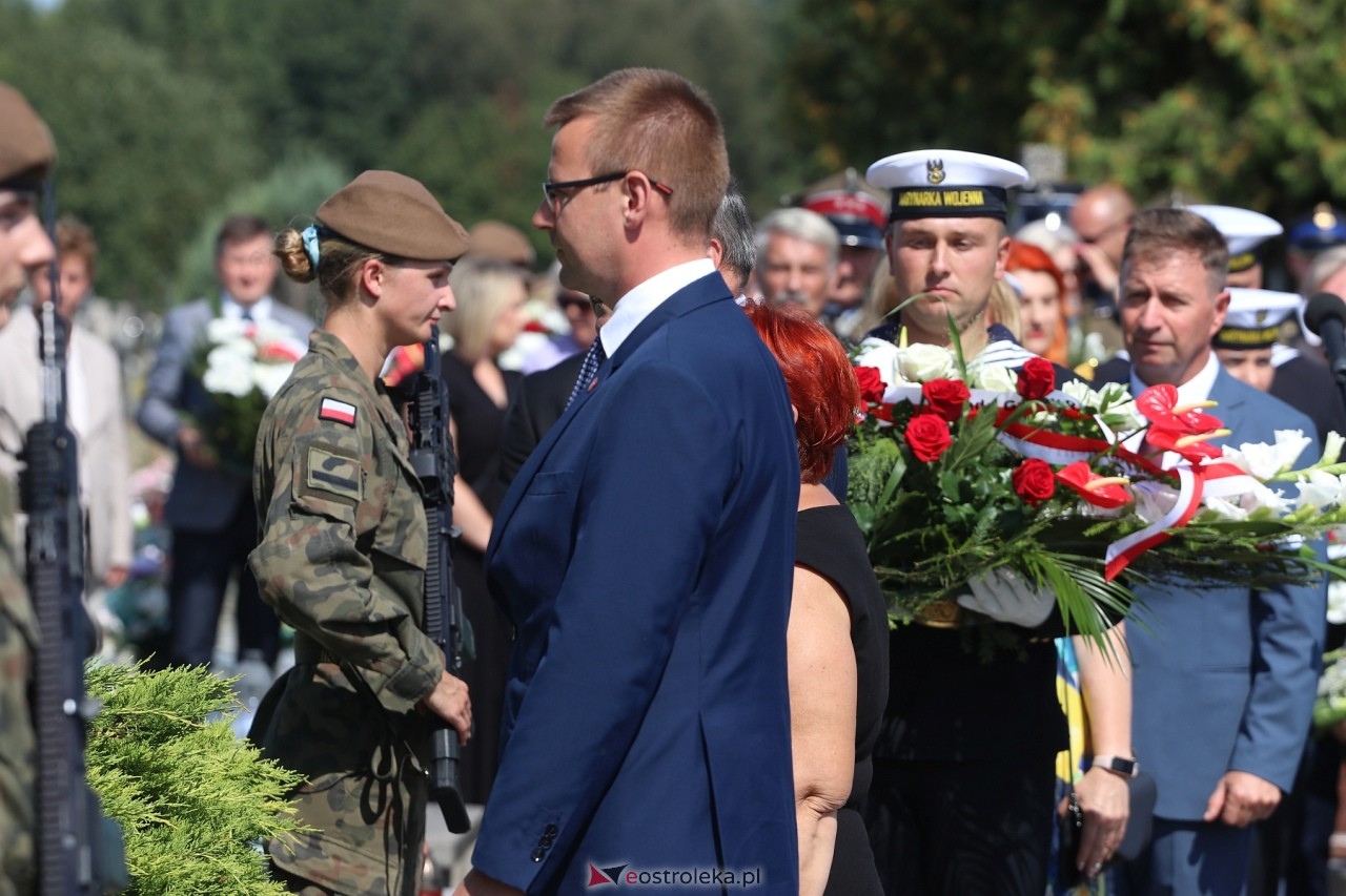 Uroczystości w hołdzie marynarzom i ułanom poległym na ziemi rzekuńskiej [18.08.2024] - zdjęcie #25 - eOstroleka.pl