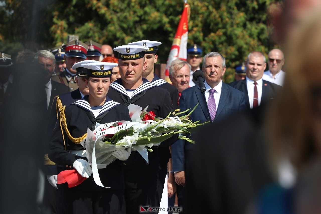 Uroczystości w hołdzie marynarzom i ułanom poległym na ziemi rzekuńskiej [18.08.2024] - zdjęcie #18 - eOstroleka.pl