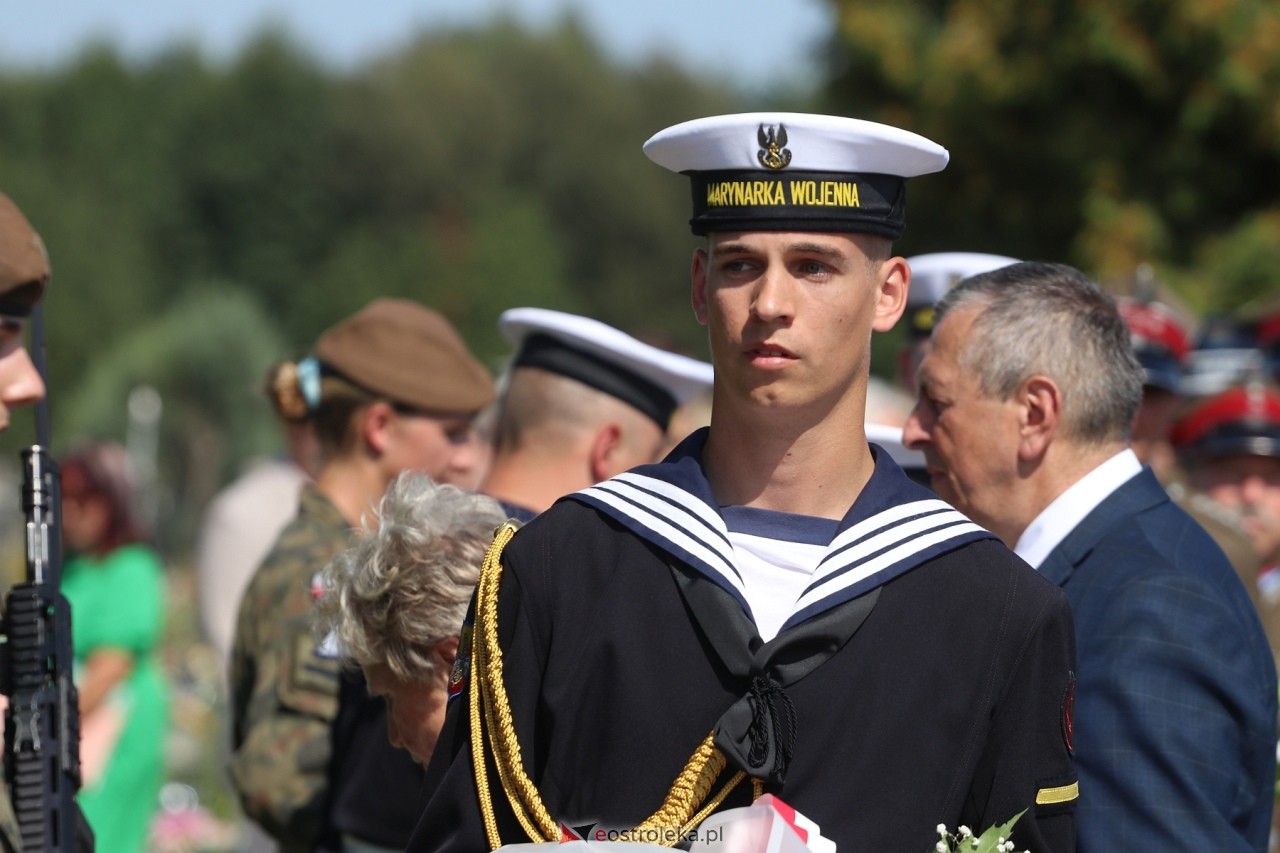 Uroczystości w hołdzie marynarzom i ułanom poległym na ziemi rzekuńskiej [18.08.2024] - zdjęcie #16 - eOstroleka.pl