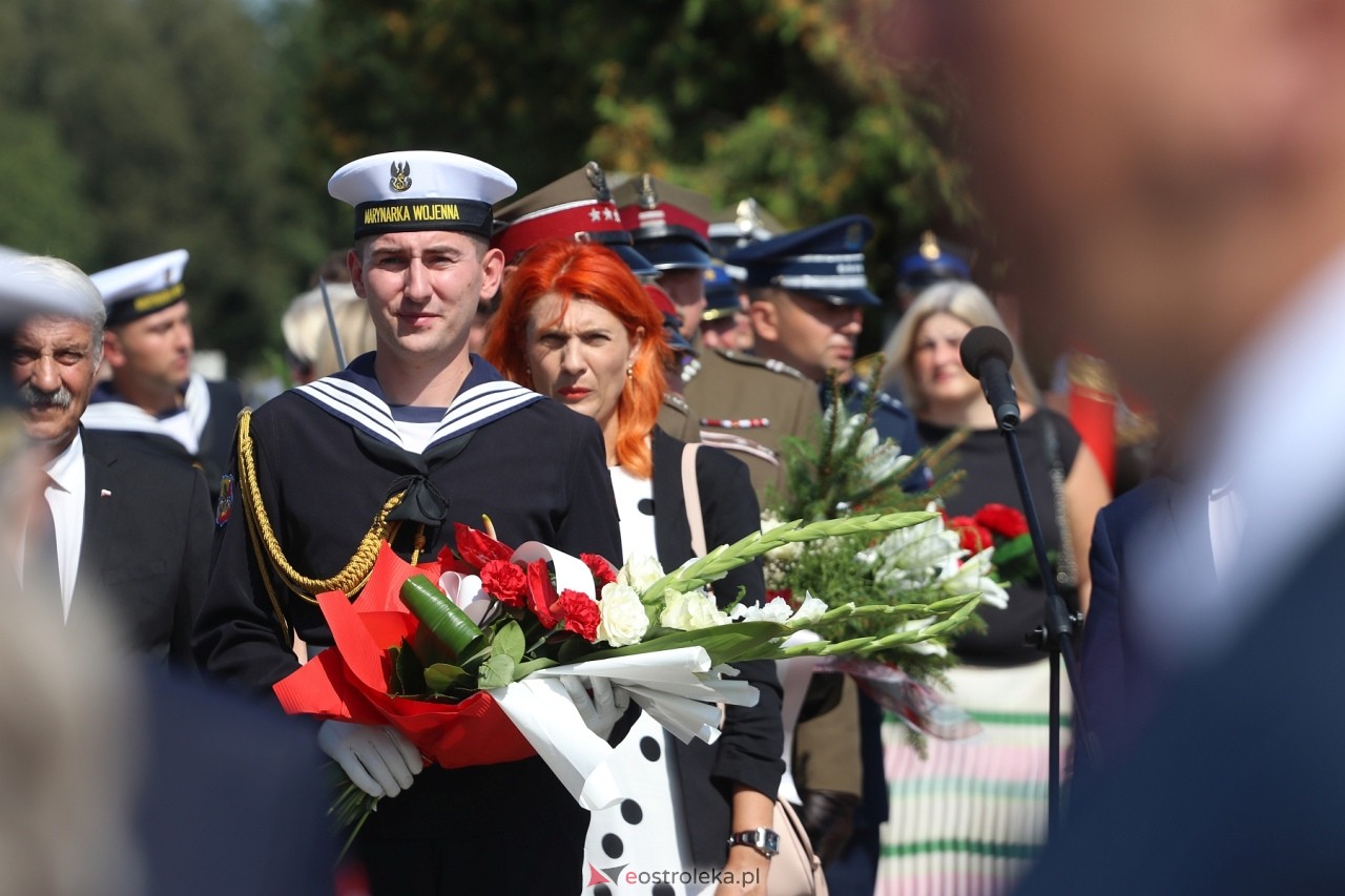 Uroczystości w hołdzie marynarzom i ułanom poległym na ziemi rzekuńskiej [18.08.2024] - zdjęcie #13 - eOstroleka.pl