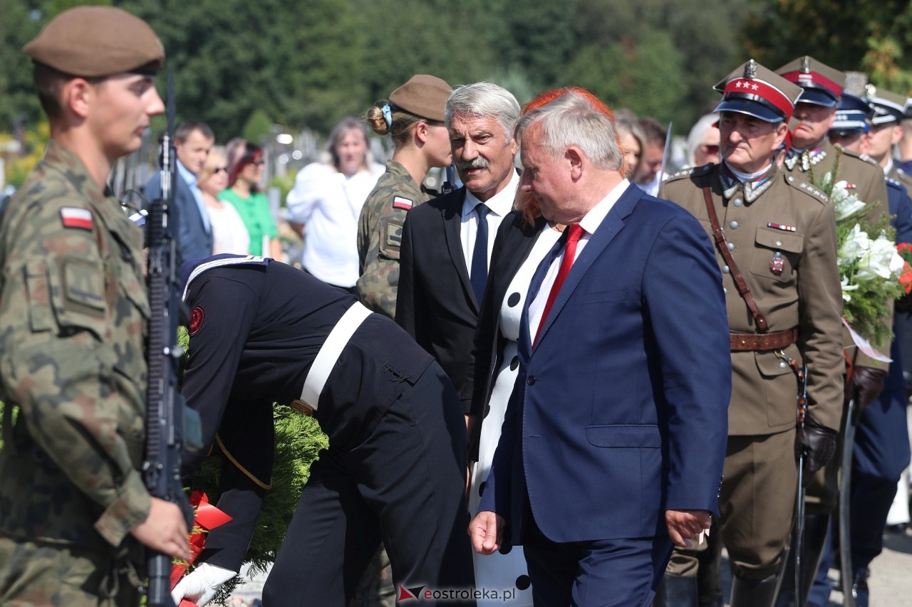 Uroczystości w hołdzie marynarzom i ułanom poległym na ziemi rzekuńskiej [18.08.2024] - zdjęcie #11 - eOstroleka.pl