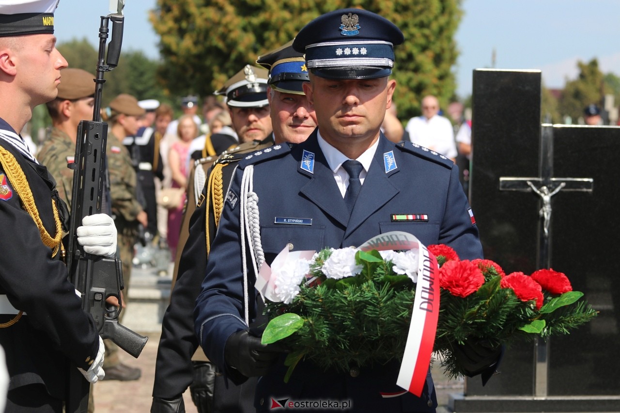 Uroczystości w hołdzie marynarzom i ułanom poległym na ziemi rzekuńskiej [18.08.2024] - zdjęcie #9 - eOstroleka.pl