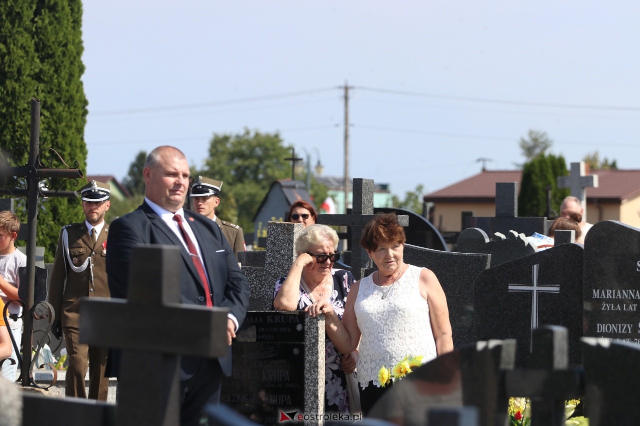 Uroczystości w hołdzie marynarzom i ułanom poległym na ziemi rzekuńskiej [18.08.2024] - zdjęcie #3 - eOstroleka.pl