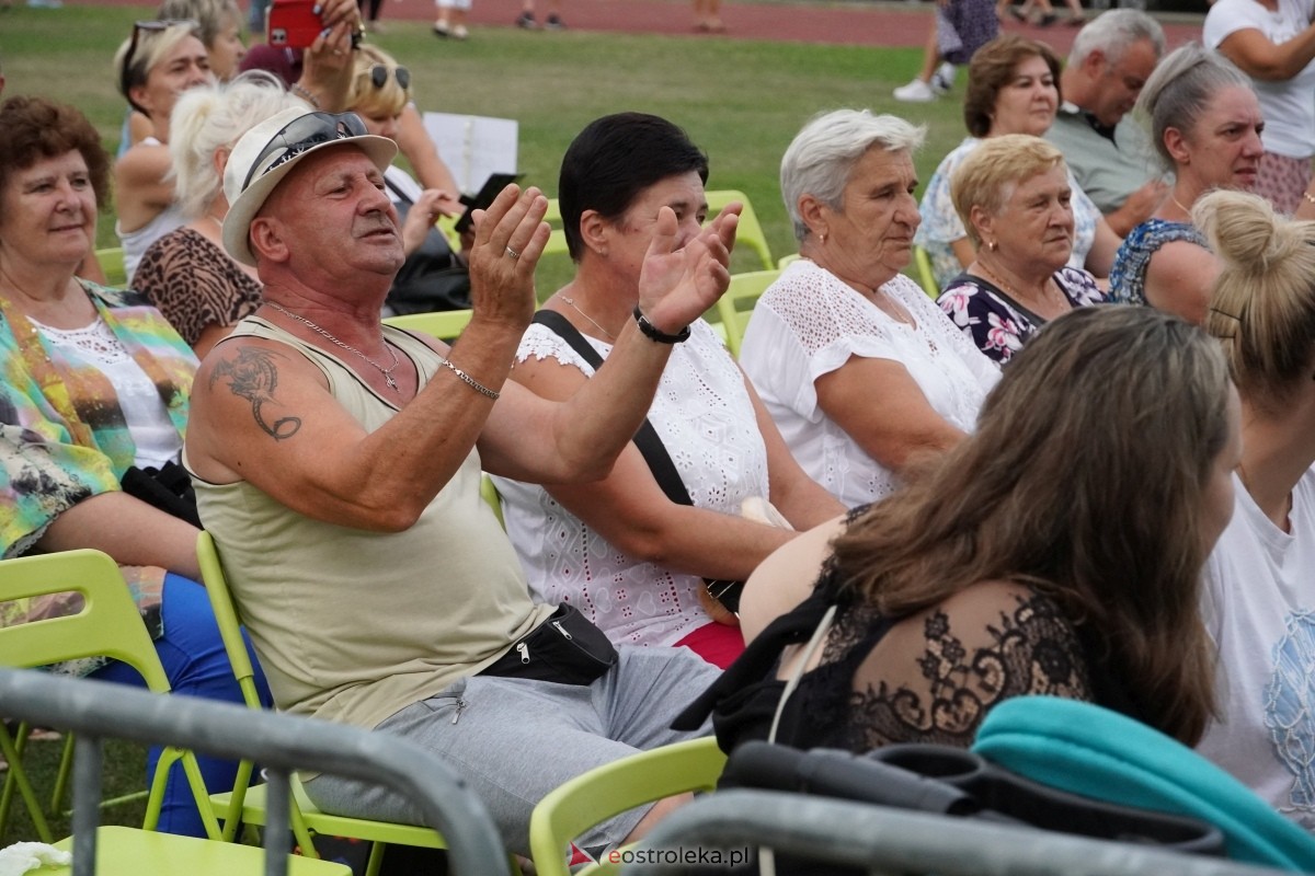 Kurpiowskie Dożynki w Lelisie - Patrycja Runo i Miły Pan [18.08.2024] - zdjęcie #158 - eOstroleka.pl