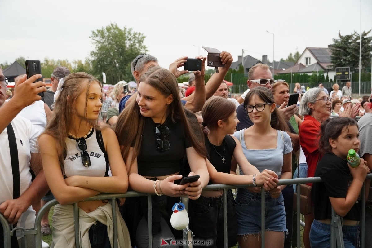 Kurpiowskie Dożynki w Lelisie - Patrycja Runo i Miły Pan [18.08.2024] - zdjęcie #124 - eOstroleka.pl