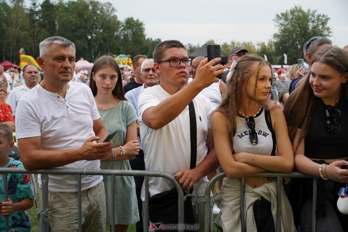 Kurpiowskie Dożynki w Lelisie - Patrycja Runo i Miły Pan [18.08.2024] - zdjęcie #123 - eOstroleka.pl