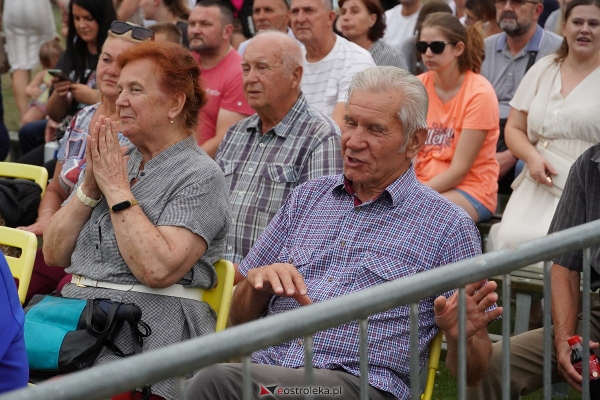 Kurpiowskie Dożynki w Lelisie - Patrycja Runo i Miły Pan [18.08.2024] - zdjęcie #99 - eOstroleka.pl