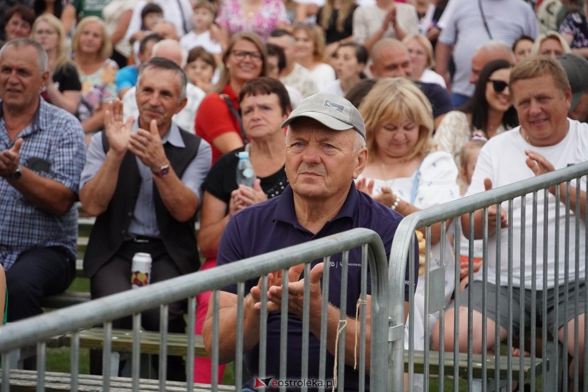 Kurpiowskie Dożynki w Lelisie - Patrycja Runo i Miły Pan [18.08.2024] - zdjęcie #97 - eOstroleka.pl