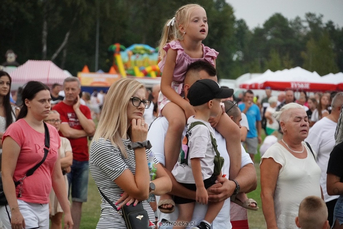Kurpiowskie Dożynki w Lelisie - Patrycja Runo i Miły Pan [18.08.2024] - zdjęcie #91 - eOstroleka.pl