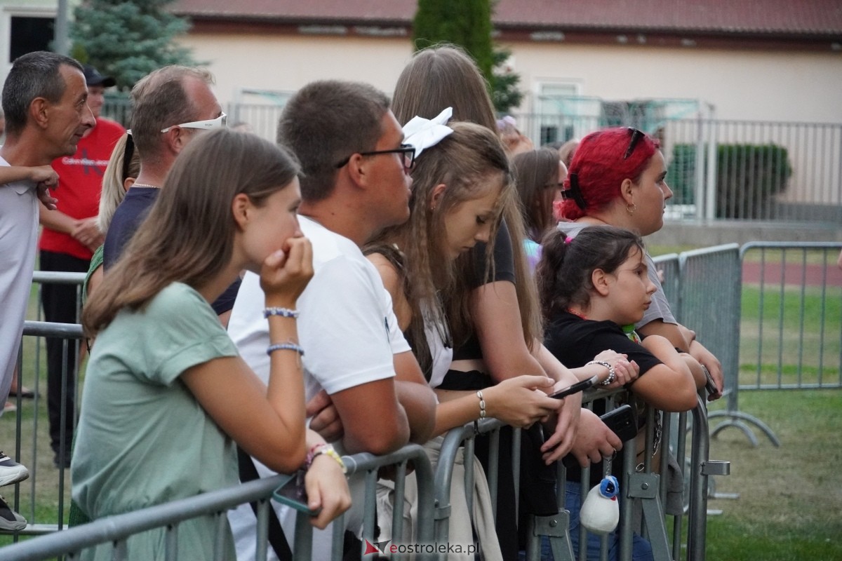 Kurpiowskie Dożynki w Lelisie - Patrycja Runo i Miły Pan [18.08.2024] - zdjęcie #90 - eOstroleka.pl