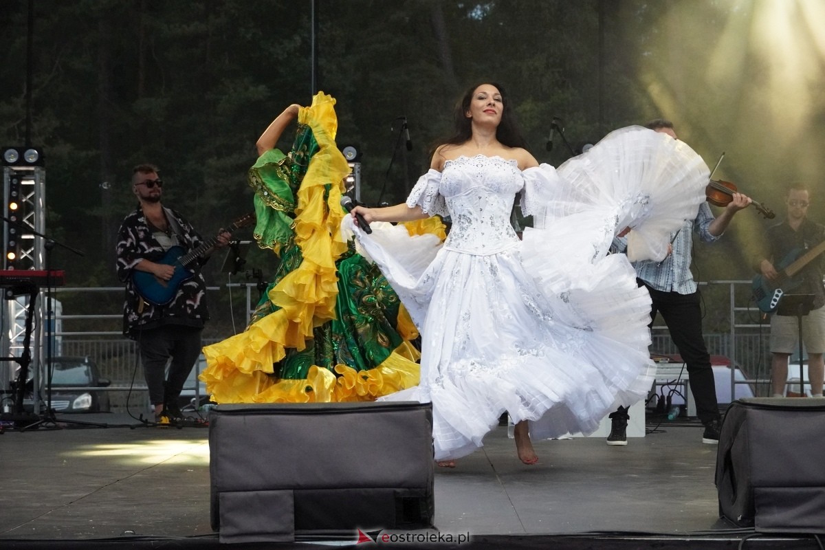 Kurpiowskie Dożynki w Lelisie - Patrycja Runo i Miły Pan [18.08.2024] - zdjęcie #77 - eOstroleka.pl