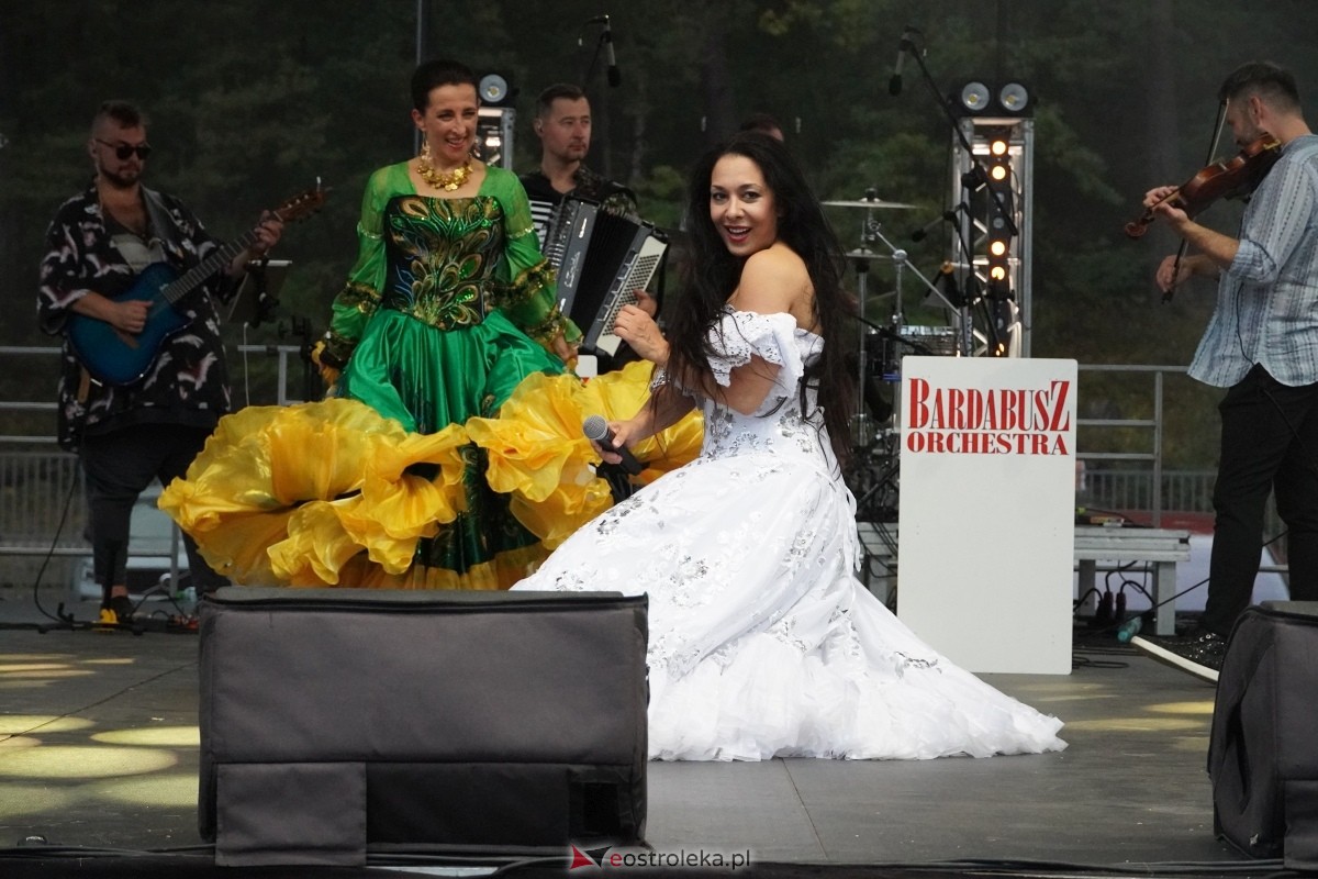 Kurpiowskie Dożynki w Lelisie - Patrycja Runo i Miły Pan [18.08.2024] - zdjęcie #74 - eOstroleka.pl
