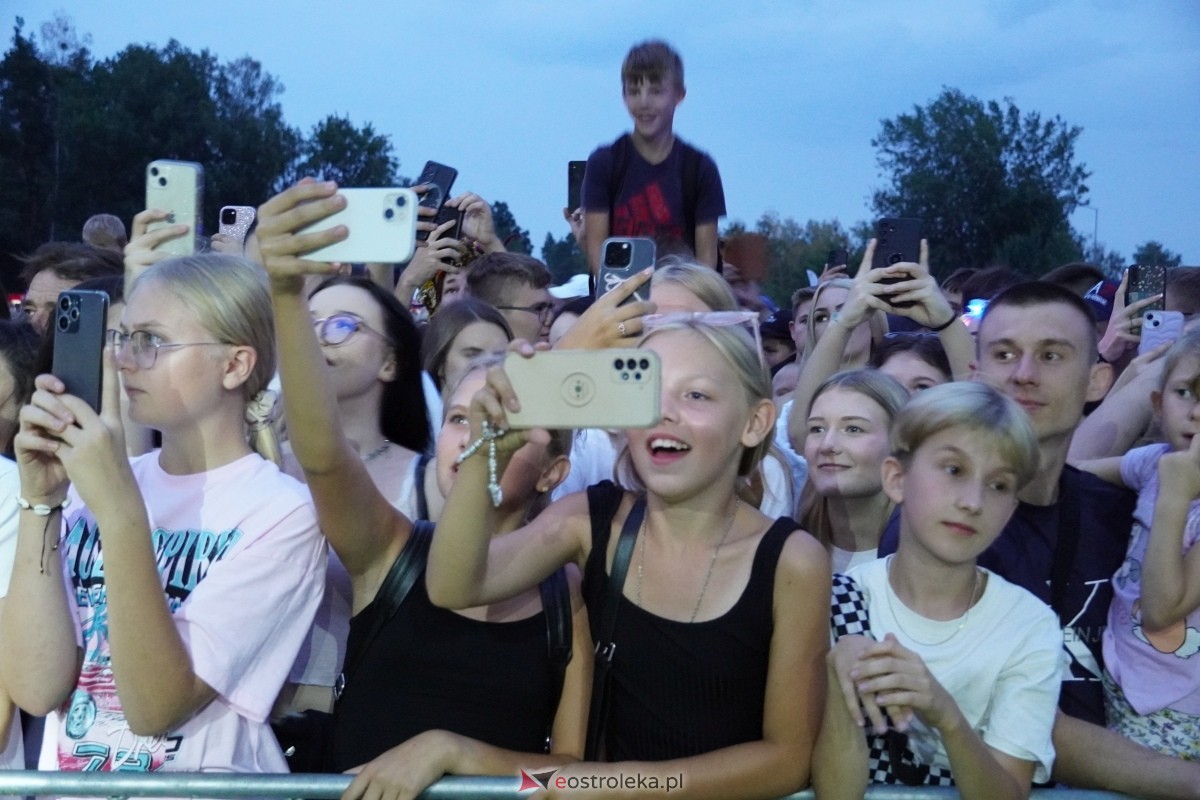 Kurpiowskie Dożynki w Lelisie - Patrycja Runo i Miły Pan [18.08.2024] - zdjęcie #41 - eOstroleka.pl