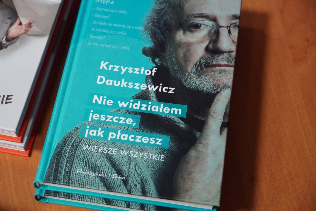 Spotkanie z Krzysztofem Daukszewiczem w ostrołęckiej bibliotece [20.08.2024] - zdjęcie #3 - eOstroleka.pl