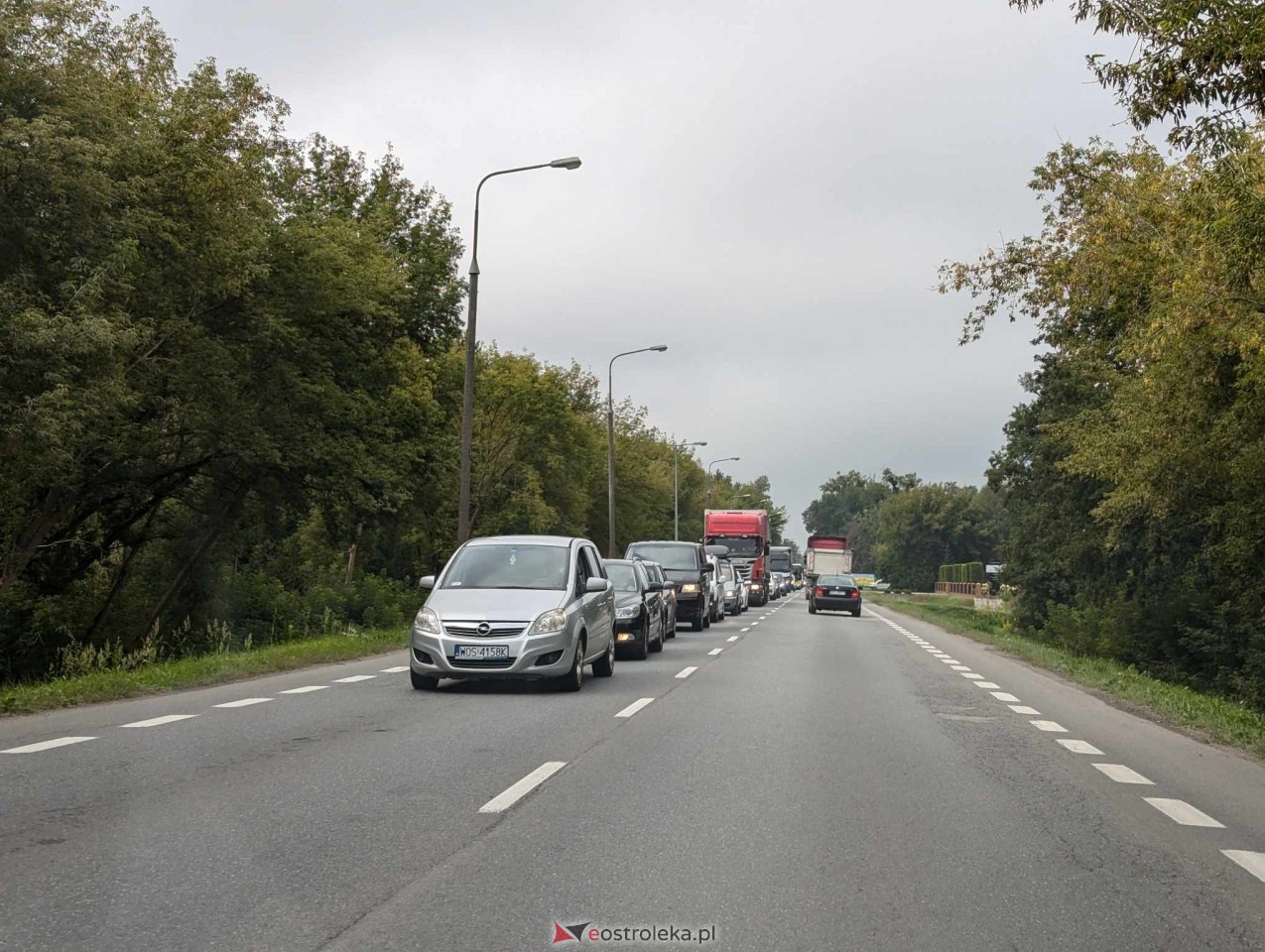 Olbrzymi korek na ulicy Warszawskiej w Ostrołęce [21.08.2024] - zdjęcie #3 - eOstroleka.pl