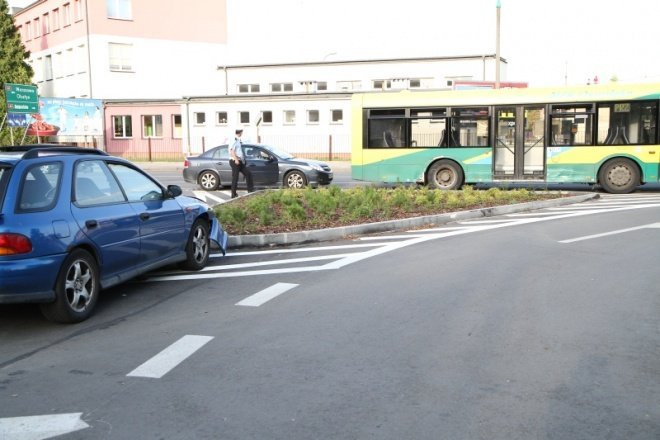 Wypadek na Bogusławskiego (22.07.2011) - zdjęcie #7 - eOstroleka.pl