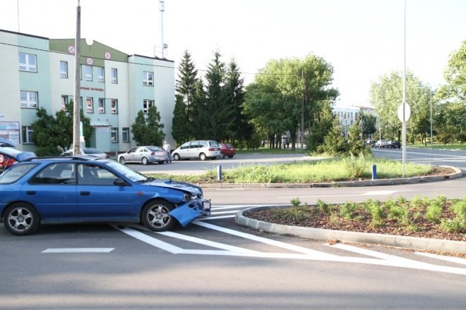 Wypadek na Bogusławskiego (22.07.2011) - zdjęcie #8 - eOstroleka.pl