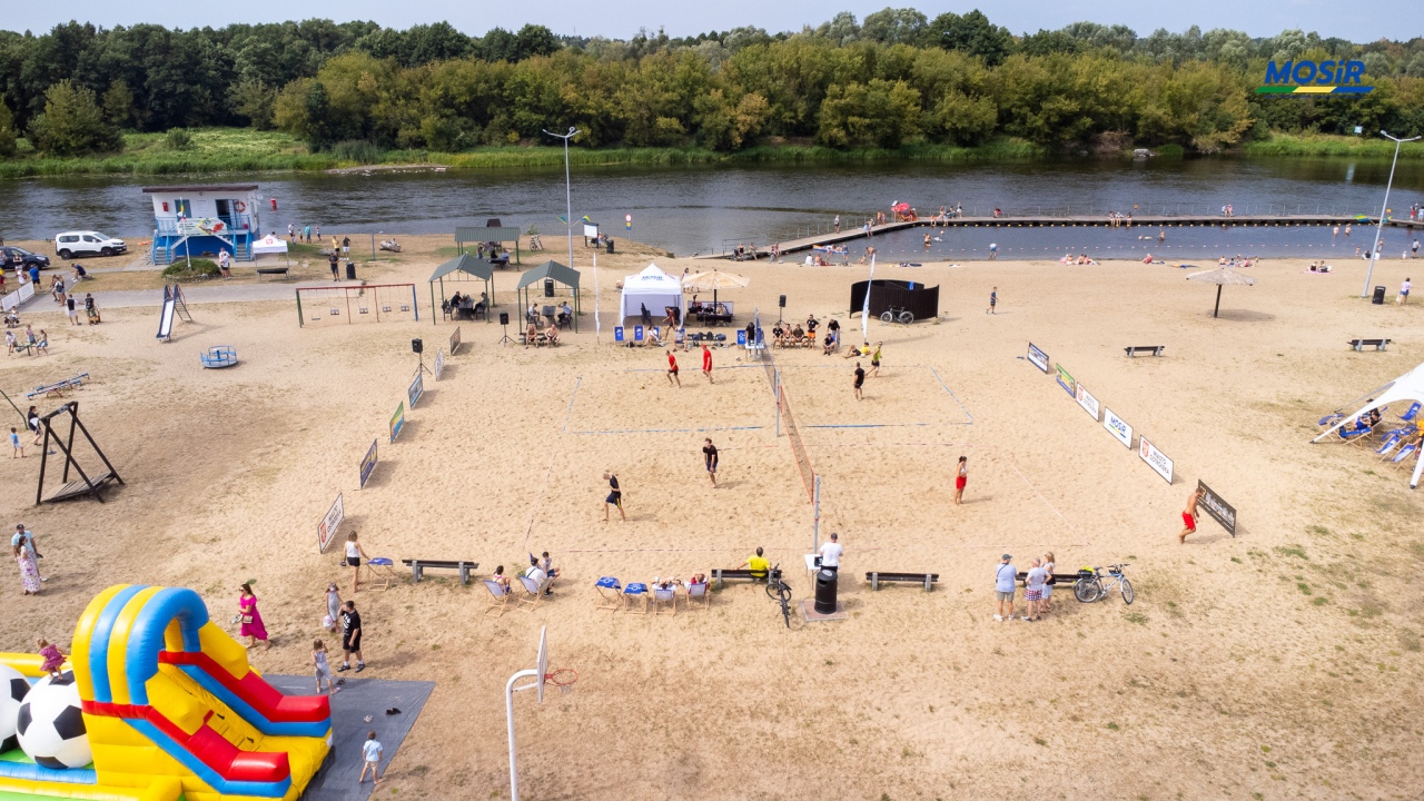 Turniej siatkówki plażowej na plaży miejskiej [18.08.2024] - zdjęcie #40 - eOstroleka.pl