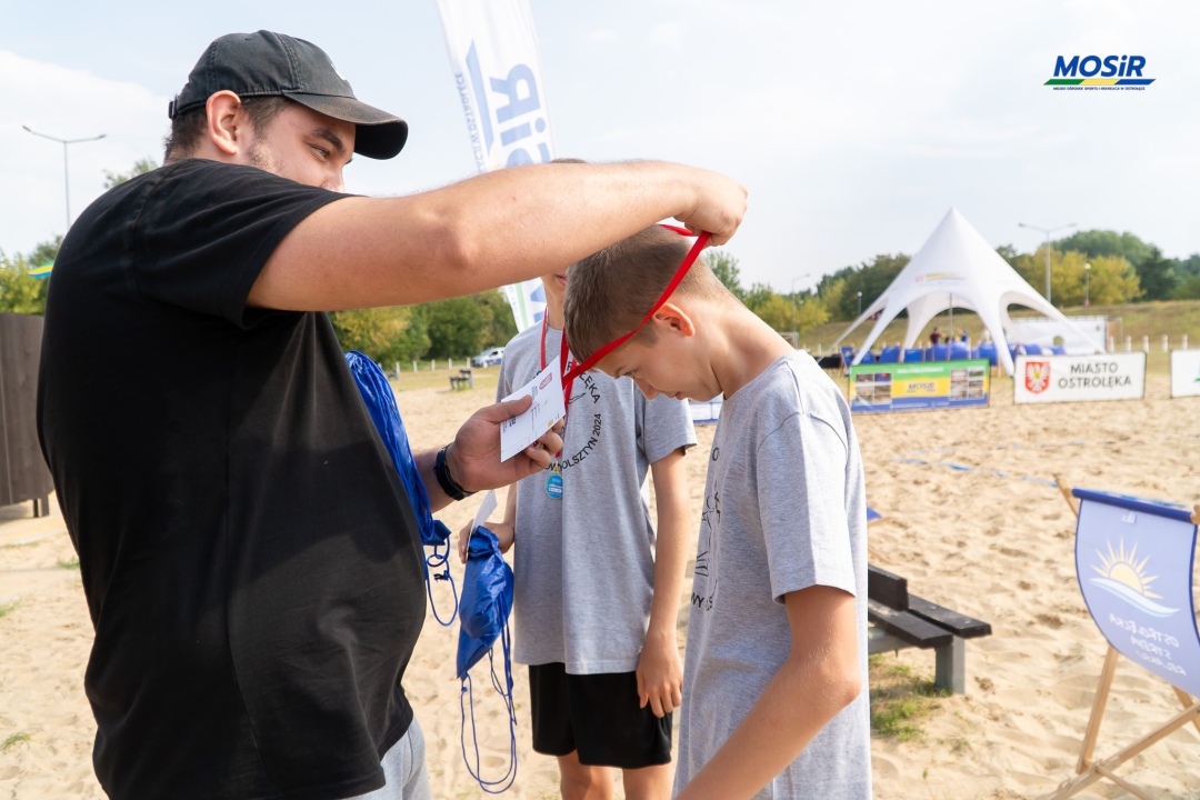 Turniej siatkówki plażowej na plaży miejskiej [18.08.2024] - zdjęcie #36 - eOstroleka.pl
