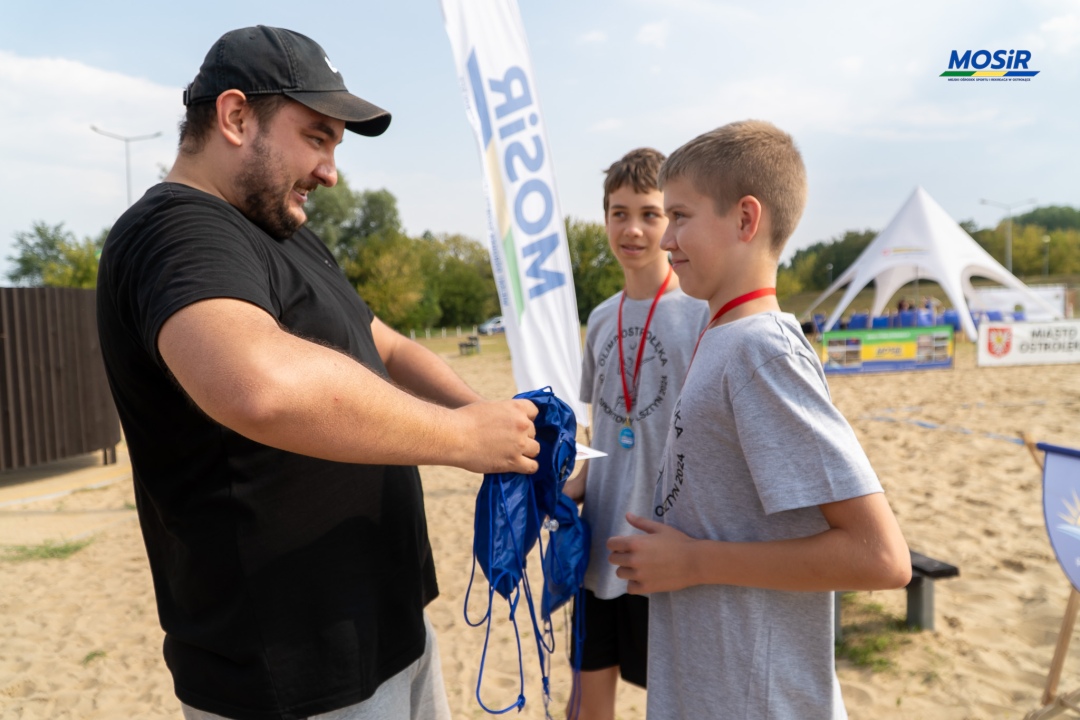 Turniej siatkówki plażowej na plaży miejskiej [18.08.2024] - zdjęcie #35 - eOstroleka.pl