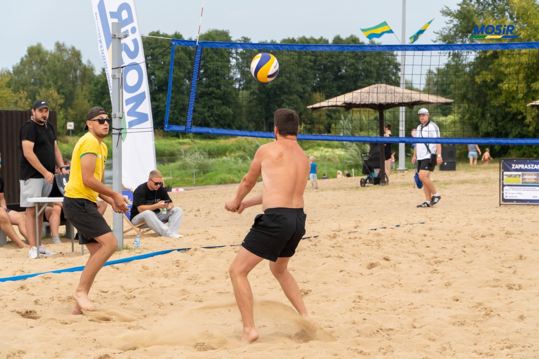 Turniej siatkówki plażowej na plaży miejskiej [18.08.2024] - zdjęcie #19 - eOstroleka.pl