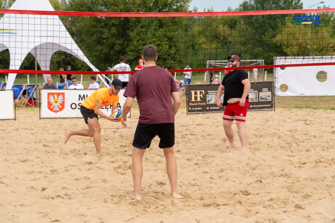 Turniej siatkówki plażowej na plaży miejskiej [18.08.2024] - zdjęcie #17 - eOstroleka.pl