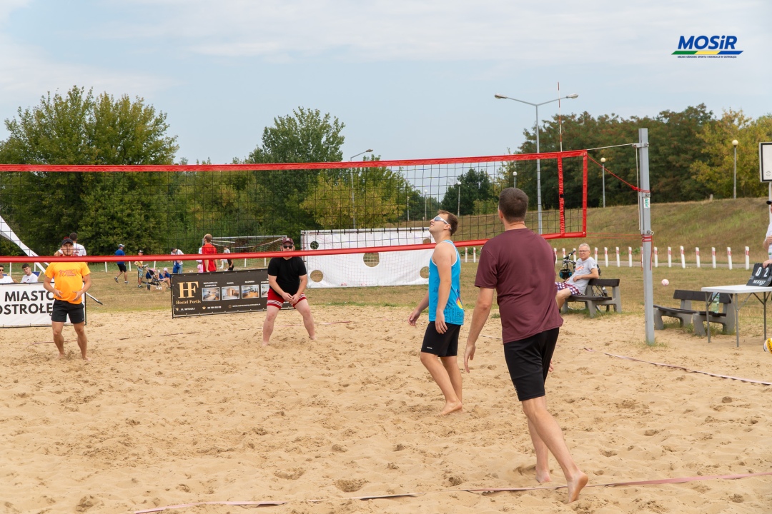 Turniej siatkówki plażowej na plaży miejskiej [18.08.2024] - zdjęcie #16 - eOstroleka.pl
