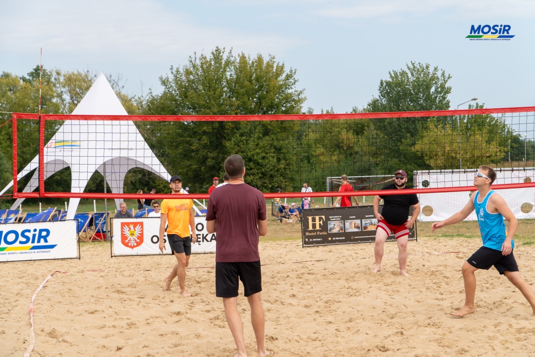Turniej siatkówki plażowej na plaży miejskiej [18.08.2024] - zdjęcie #15 - eOstroleka.pl