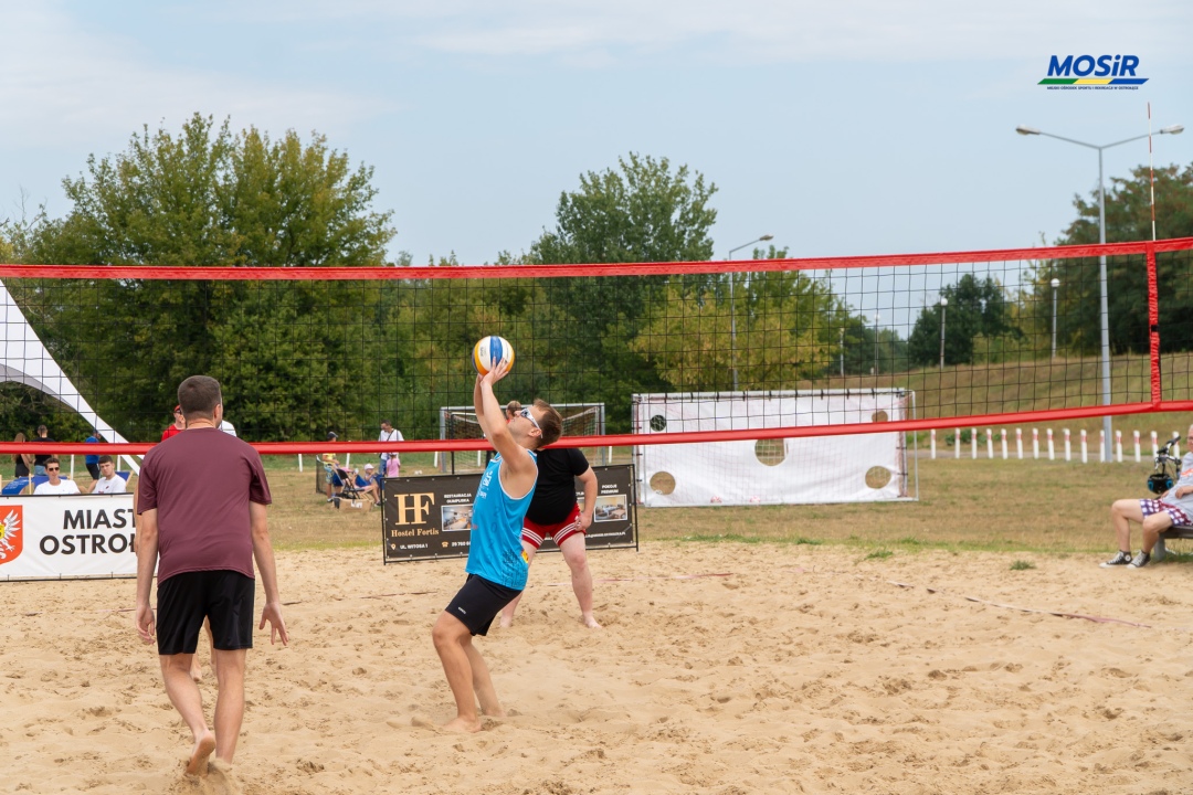 Turniej siatkówki plażowej na plaży miejskiej [18.08.2024] - zdjęcie #14 - eOstroleka.pl