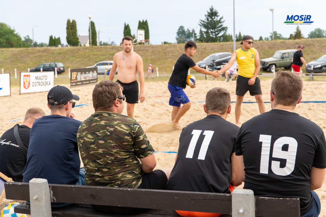 Turniej siatkówki plażowej na plaży miejskiej [18.08.2024] - zdjęcie #11 - eOstroleka.pl