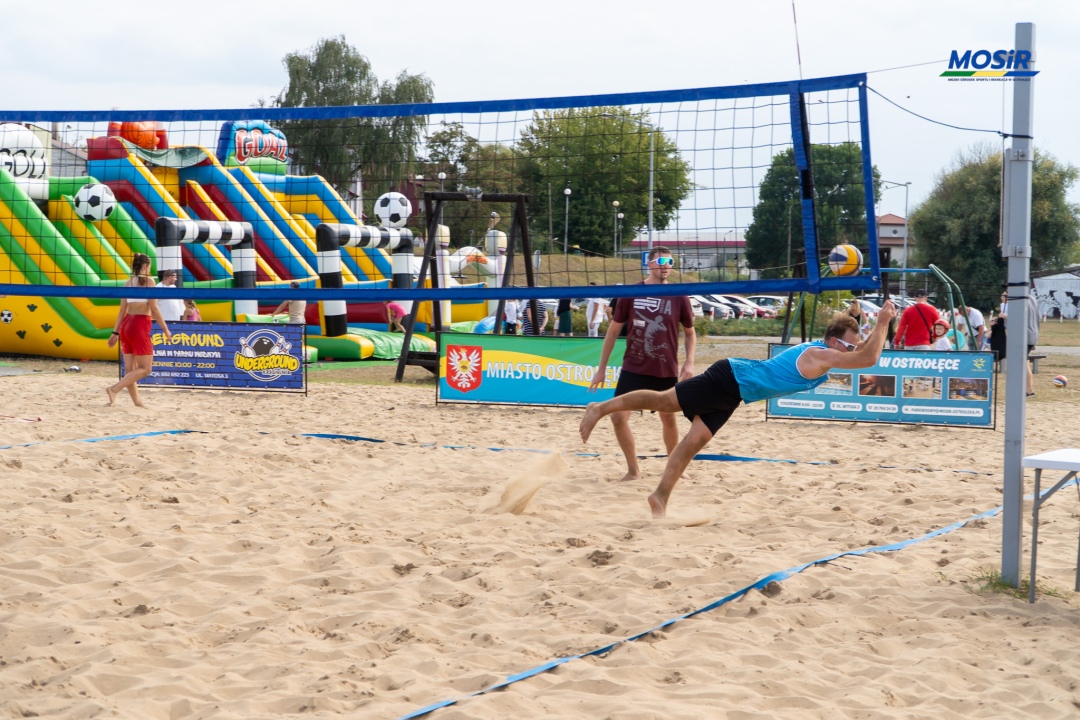 Turniej siatkówki plażowej na plaży miejskiej [18.08.2024] - zdjęcie #10 - eOstroleka.pl