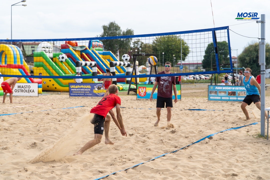Turniej siatkówki plażowej na plaży miejskiej [18.08.2024] - zdjęcie #9 - eOstroleka.pl