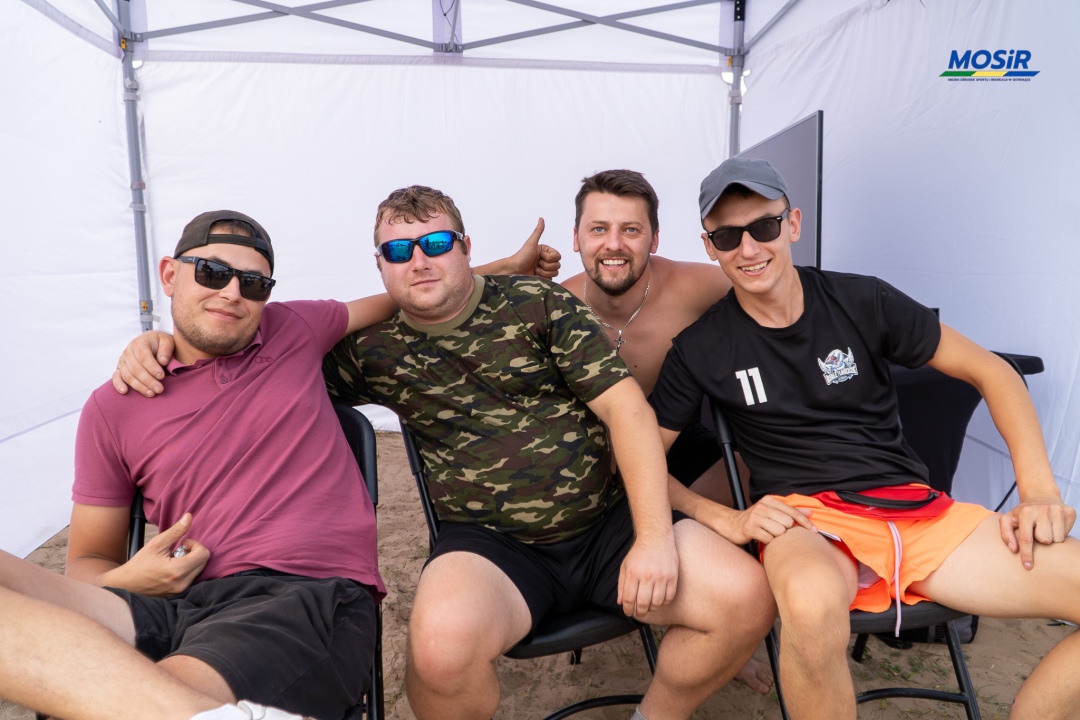 Turniej siatkówki plażowej na plaży miejskiej [18.08.2024] - zdjęcie #7 - eOstroleka.pl