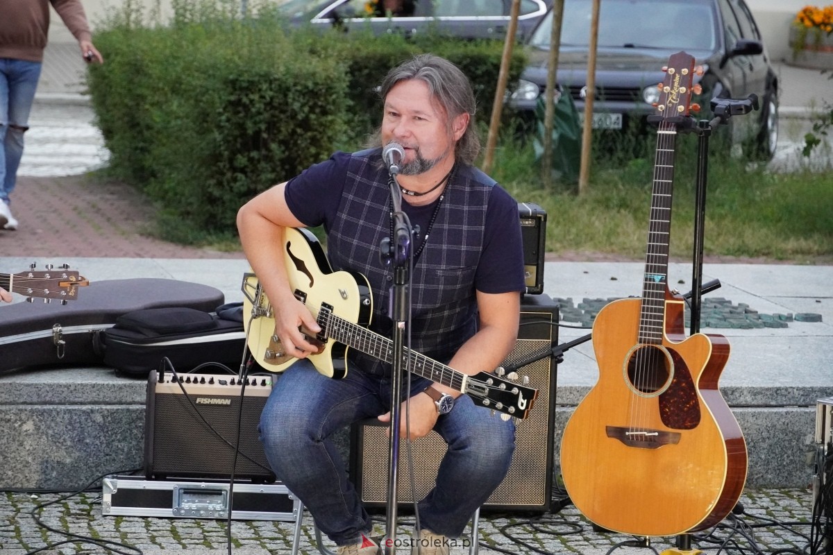 ArtCzwartek. Potrójne Jot na Placu Bema [22.08.2024] - zdjęcie #37 - eOstroleka.pl