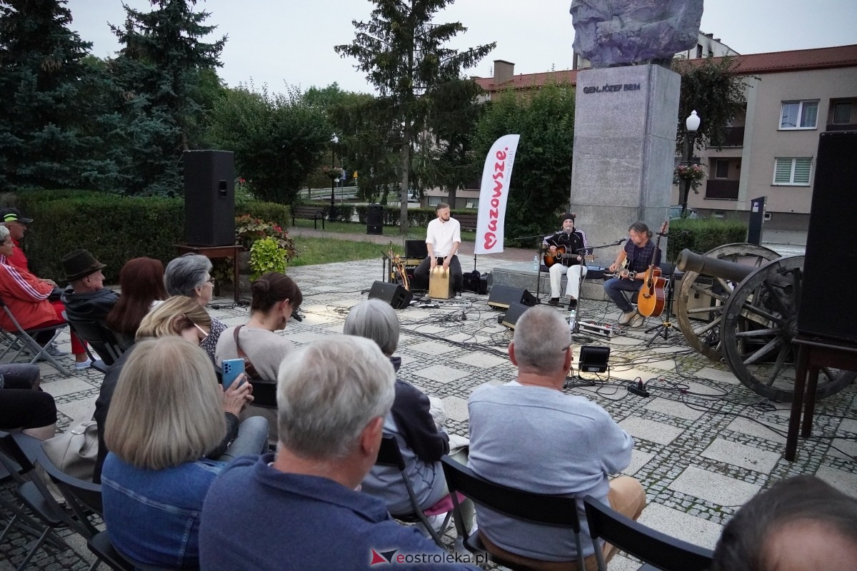 ArtCzwartek. Potrójne Jot na Placu Bema [22.08.2024] - zdjęcie #27 - eOstroleka.pl