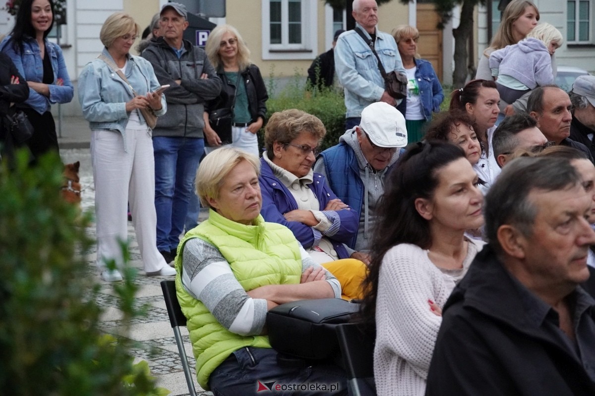 ArtCzwartek. Potrójne Jot na Placu Bema [22.08.2024] - zdjęcie #20 - eOstroleka.pl