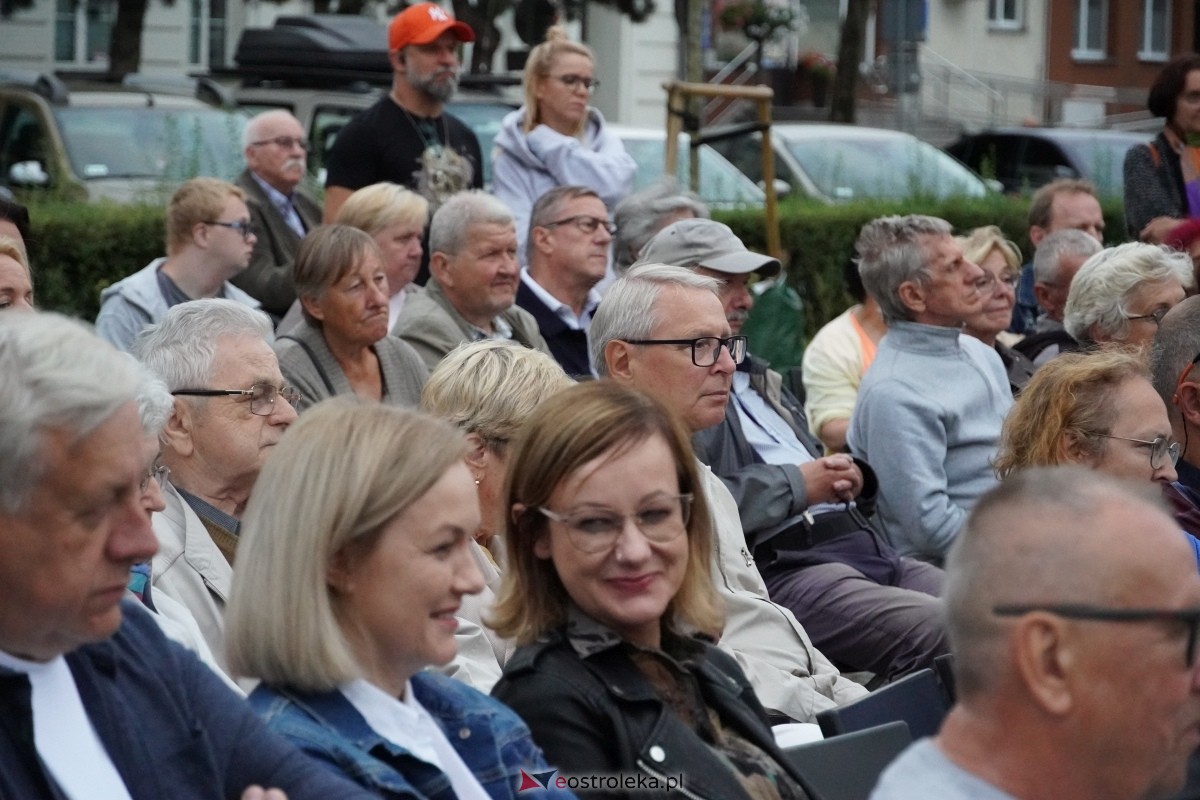 ArtCzwartek. Potrójne Jot na Placu Bema [22.08.2024] - zdjęcie #16 - eOstroleka.pl