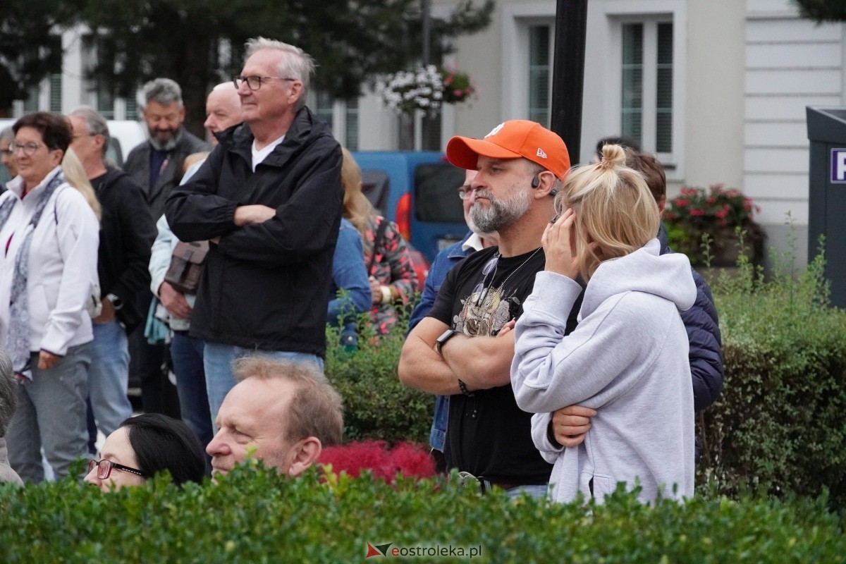 ArtCzwartek. Potrójne Jot na Placu Bema [22.08.2024] - zdjęcie #5 - eOstroleka.pl