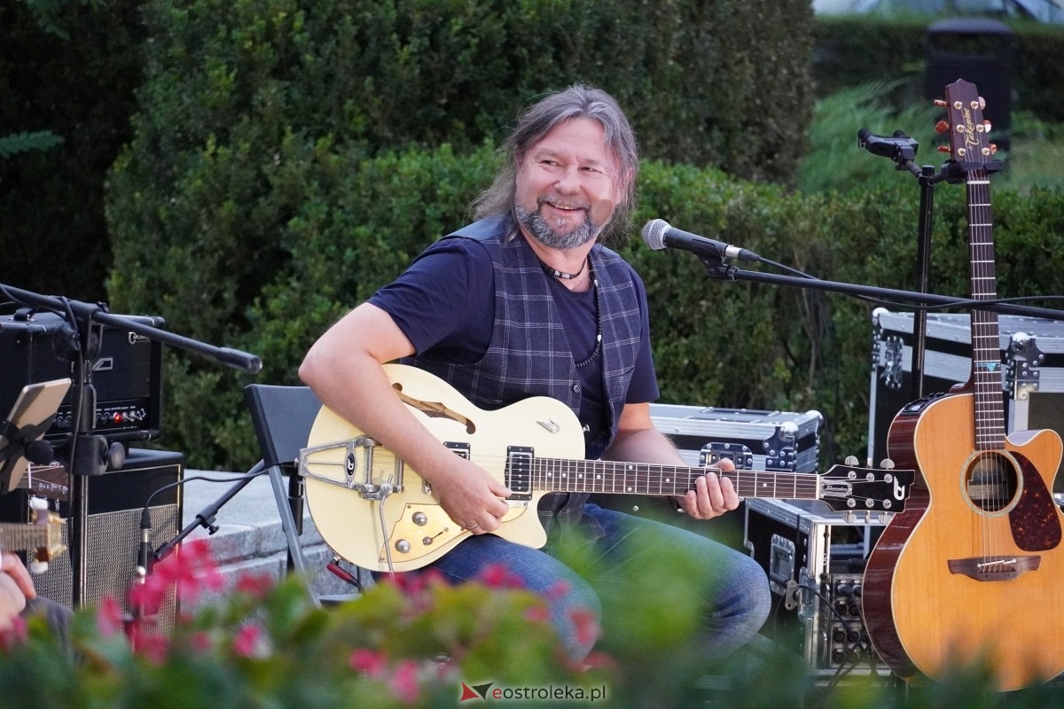 ArtCzwartek. Potrójne Jot na Placu Bema [22.08.2024] - zdjęcie #4 - eOstroleka.pl