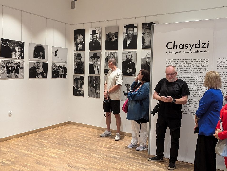 Otwarcie wystawy “Chasydzi” w Muzeum Kultury Kurpiowskiej - zdjęcie #8 - eOstroleka.pl