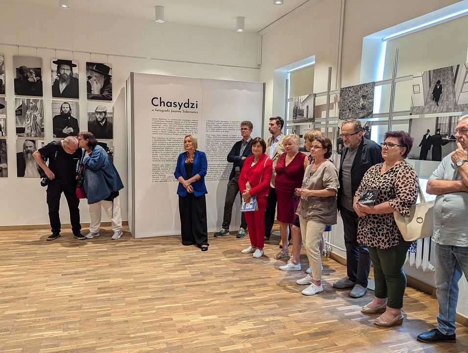 Otwarcie wystawy “Chasydzi” w Muzeum Kultury Kurpiowskiej - zdjęcie #1 - eOstroleka.pl
